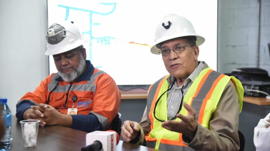 Alrededor de 70 personas trabajan en labores de rescate de mineros