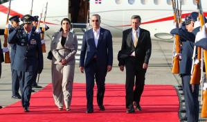 Presidente Abinader llega a Colombia para participar en toma de posesión de Gustavo Petro