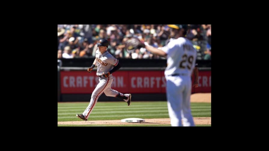 Yaz pega dos jonrones en victoria de Gigantes sobre Atléticos