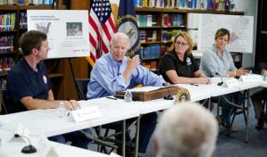 Biden inspecciona daños tras inundaciones en Kentucky