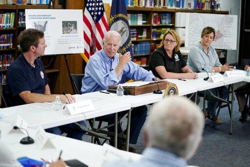 Biden inspecciona daños tras inundaciones en Kentucky