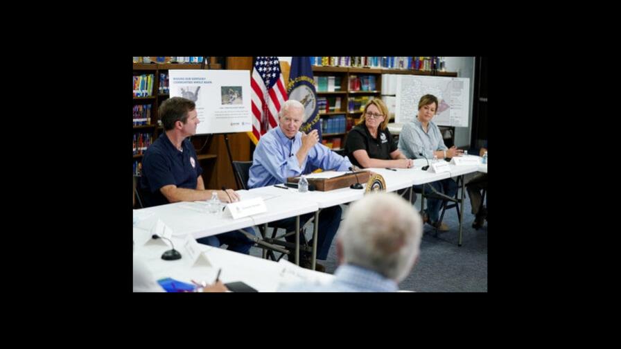 Biden inspecciona daños tras inundaciones en Kentucky