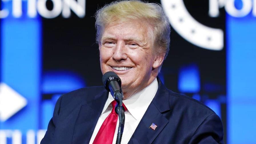 Unas fotos muestran notas oficiales que Trump supuestamente tiró al inodoro Unas fotos muestran notas oficiales que Trump supuestamente tiró al inodoro