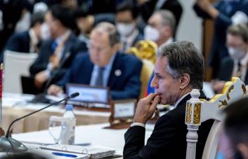 Rusia se retira de tratado con Estados Unidos sobre armas nucleares