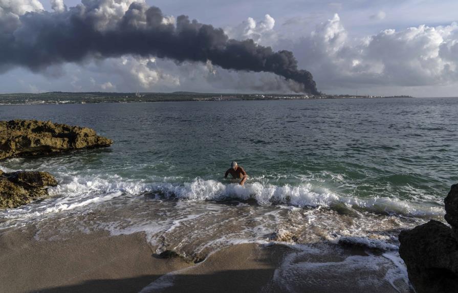 Colapsa segundo tanque petrolero durante grave incendio en Cuba