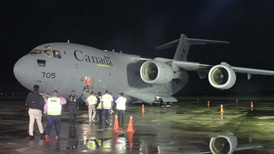 Llega al país avión desde Canadá con tuneladora para rescatar mineros
