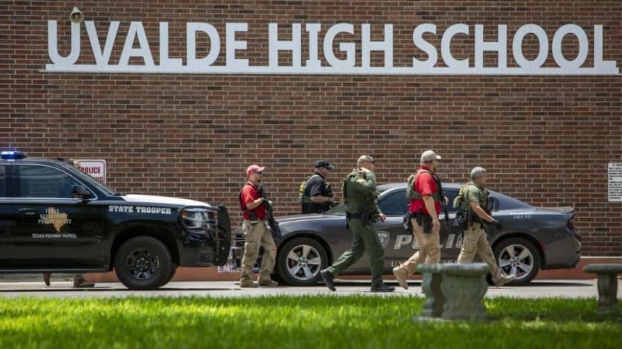 Policía de Carolina del Norte dará fusiles AR-15 a escuelas