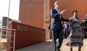 Antony  Blinken inicia gira por África