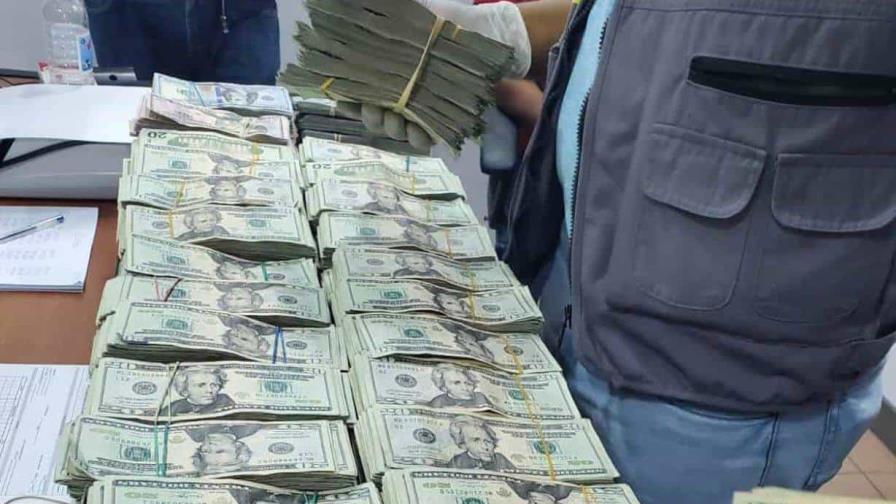 Decomisan en aeropuerto de Puerto Plata US$879,020 procedentes de las islas Bahamas