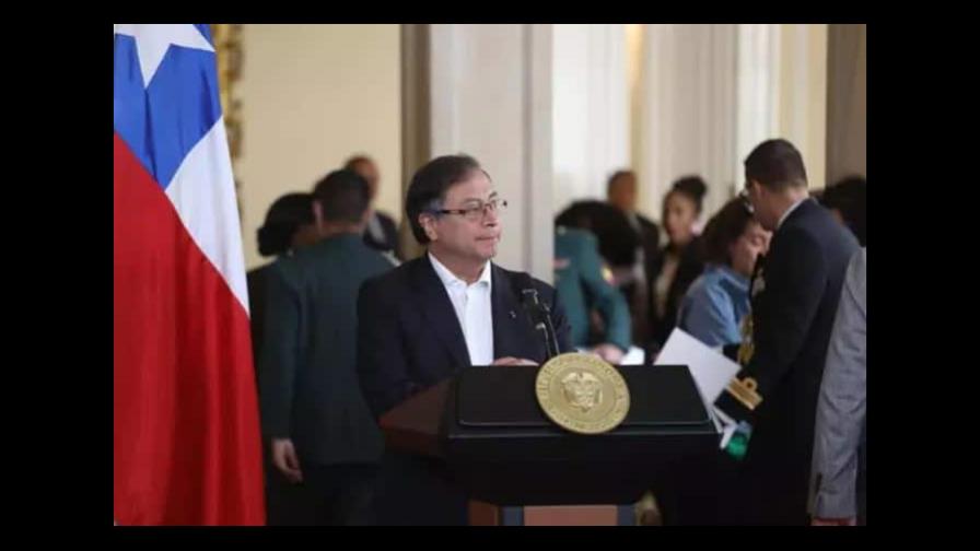 Petro presenta su reforma tributaria al día siguiente de su toma de posesión Petro presenta su reforma tributaria al día siguiente de su toma de posesión
