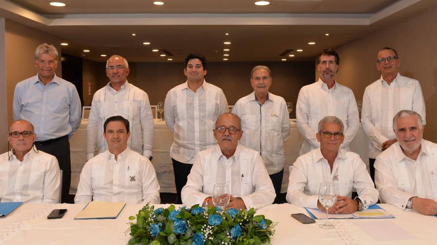 Asamblea ratifica a Héctor Duval comodoro del Club Náutico de Santo Domingo Asamblea ratifica a Héctor Duval comodoro del Club Náutico de Santo Domingo