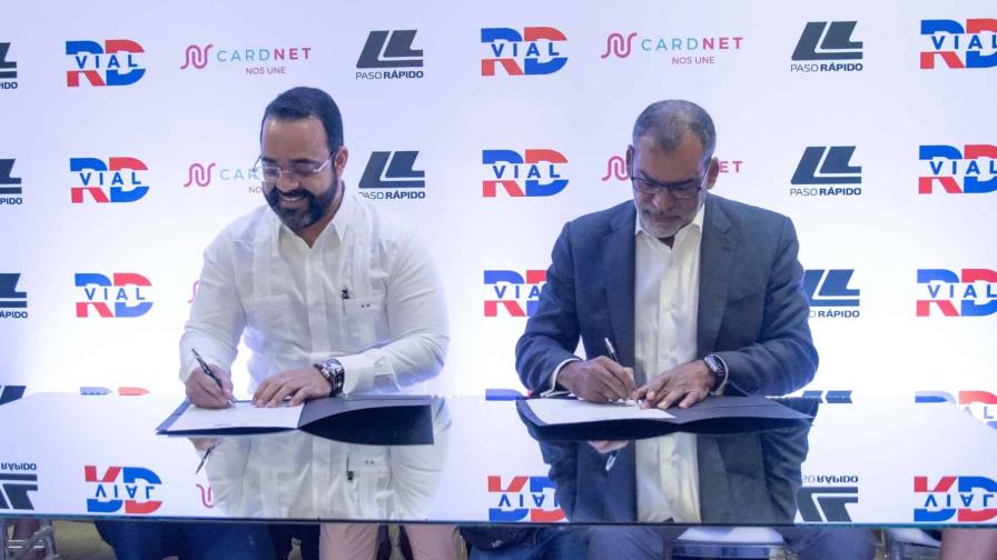RD Vial firma convenio con CardNET para recarga de Paso Rápido