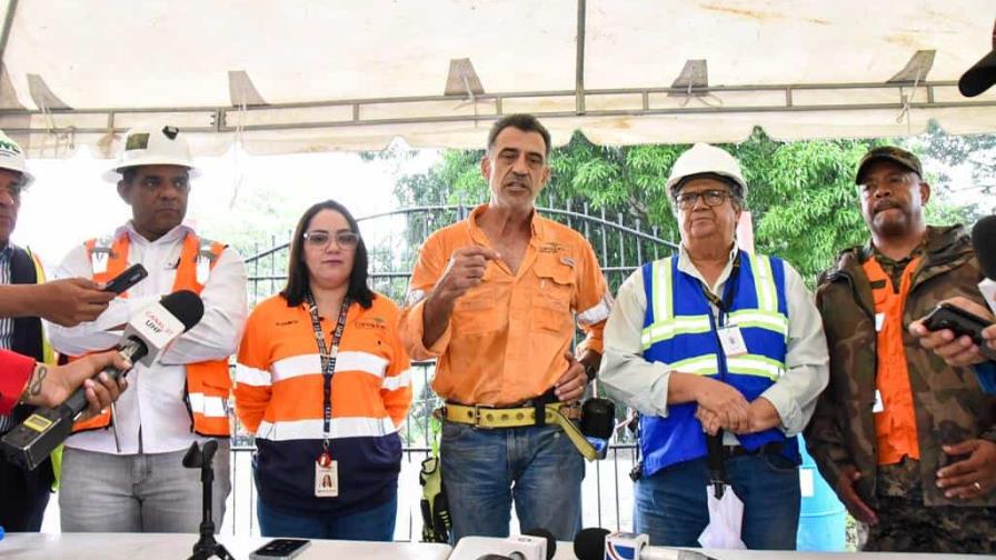 Descartan usar tuneladoras canadiense y dominicana en proceso de rescate de mineros