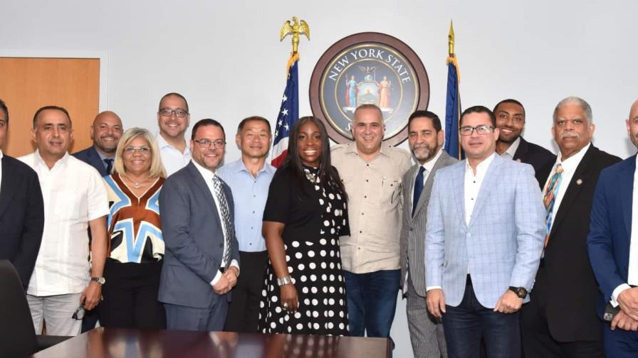 Los senadores Victoria Yeb y Luis Sepúlveda se reúnen con altos oficiales del gobierno de Nueva York Los senadores Victoria Yeb y Luis Sepúlveda se reúnen con altos oficiales del gobierno de Nueva York