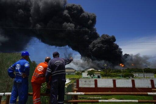 Cuba: Incendio en base de combustible suma tensión a crisis