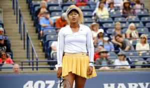 Osaka se retira de 1er duelo en Toronto por lesión