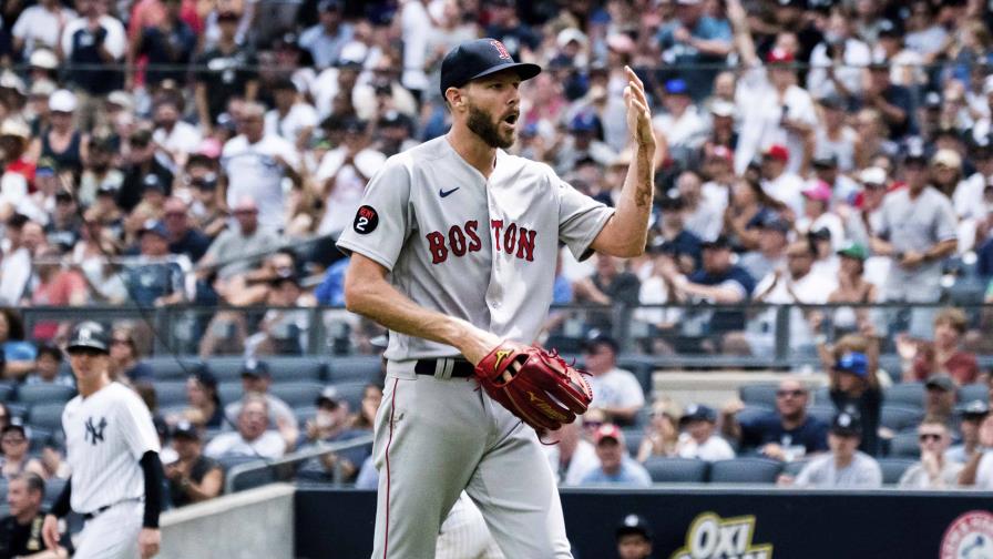 Chris Sale de los Medias Rojas fuera de temporada con la muñeca derecha rota