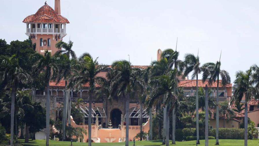 FBI searches Trumps Florida estate for classified records