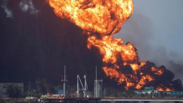 Incendio en Cuba alcanzó un cuarto tanque en depósito petrolero