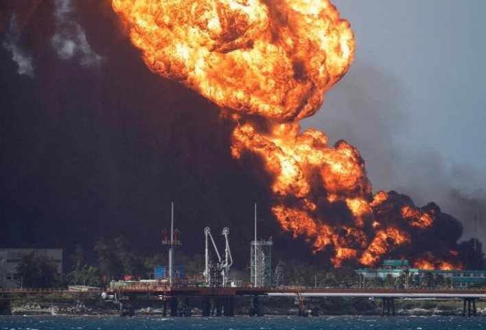 Incendio en Cuba alcanzó un cuarto tanque en depósito petrolero