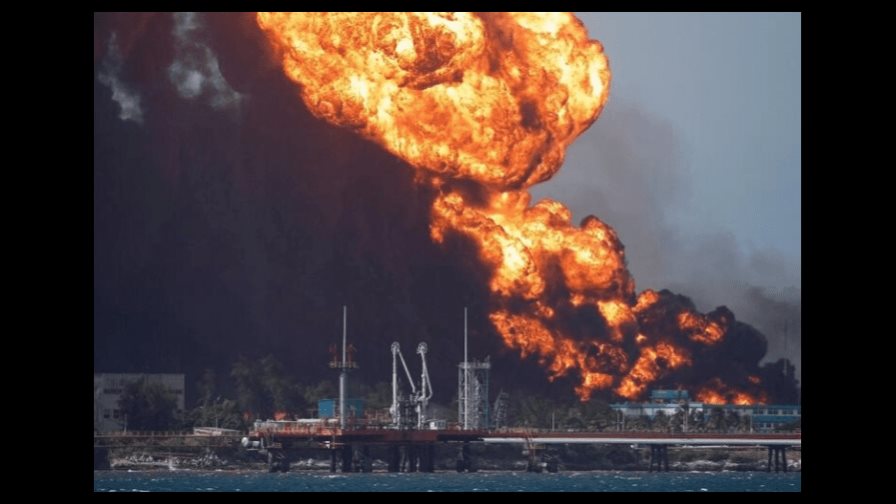 Incendio en Cuba alcanzó un cuarto tanque en depósito petrolero