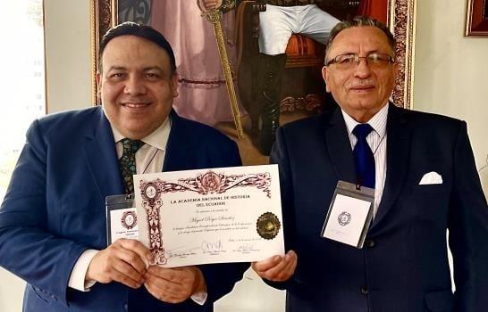 Miguel Reyes Sánchez es reconocido en Academia de Historia de Ecuador