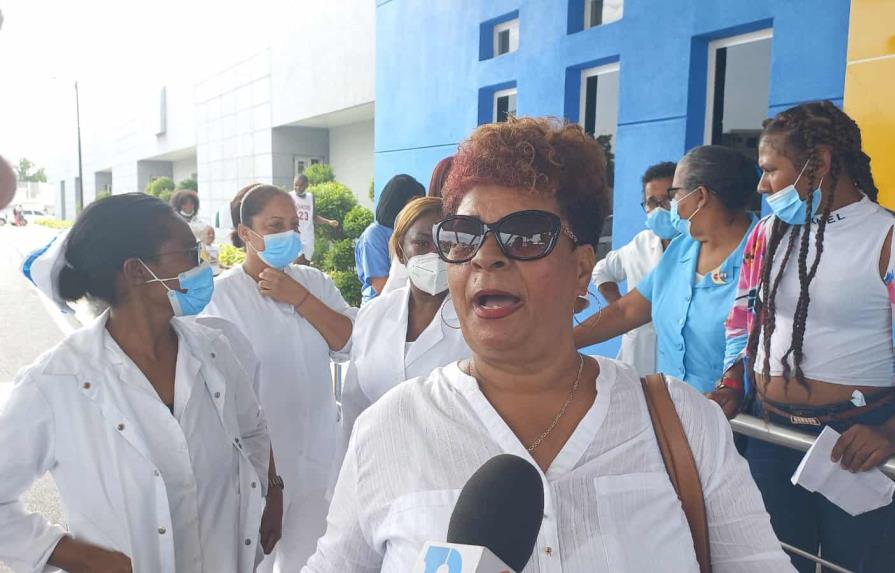 Protesta | Enfermeras del Moscoso Puello reclaman mejores condiciones laborales