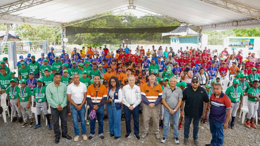 Barrick Pueblo Viejo y Astros de Houston clausuran torneo de béisbol de ligas infantiles en Zambrana