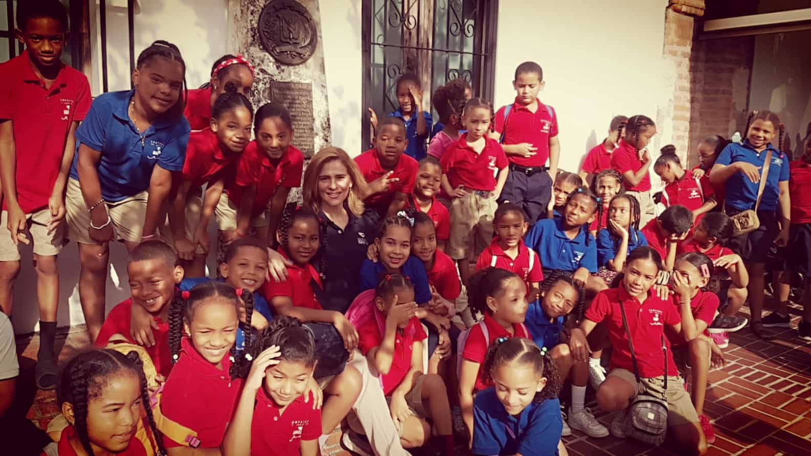 Grupo de niños en el campamento. 