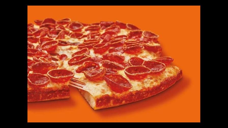 Una pizza sale al mercado ¡con 100 rebanadas de pepperoni!