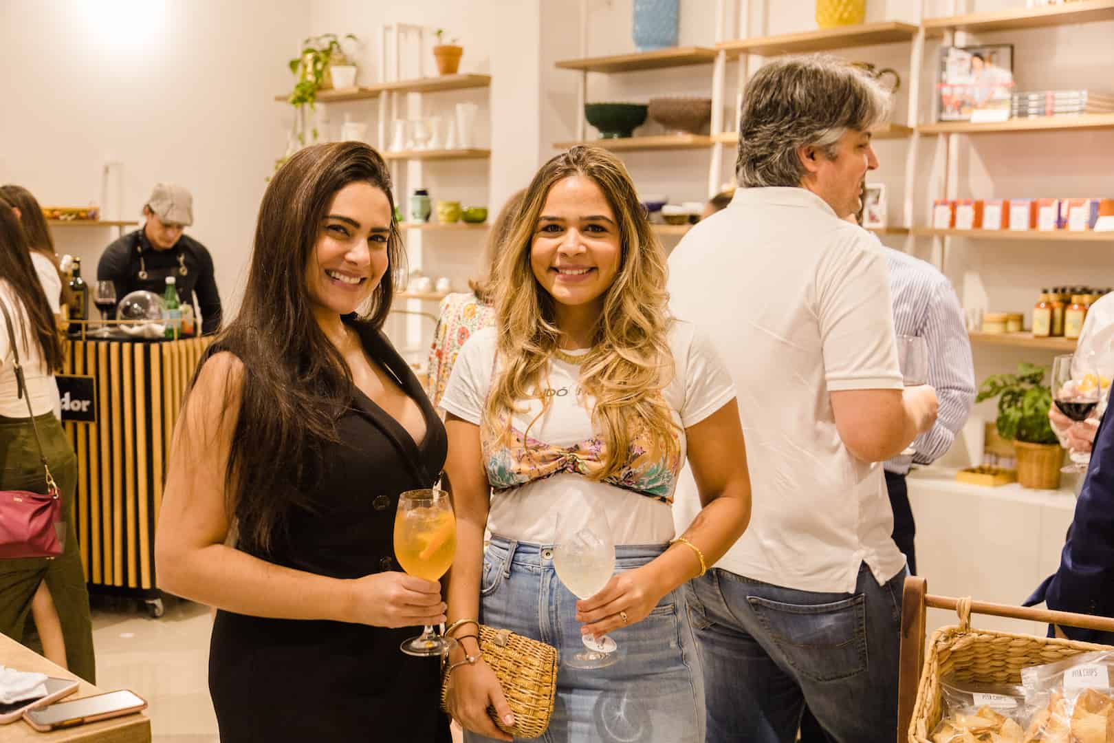 Sarah Lopez Jorge y Maria José Espaillat.