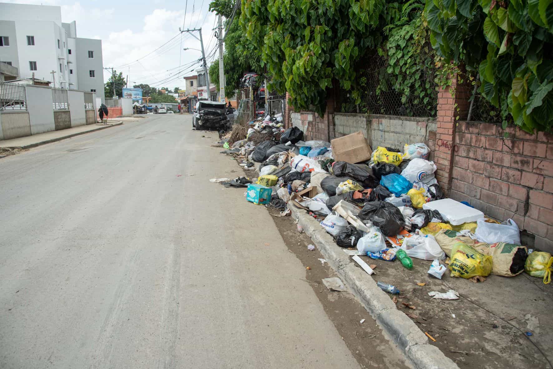 Más basura en el municipio Los Alcarrizos.