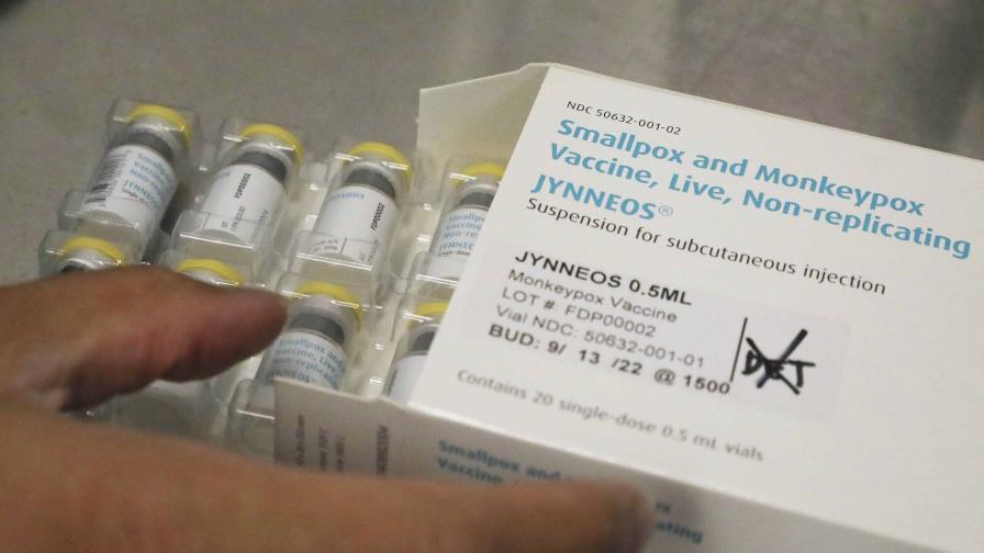 EEUU ajusta forma de inyectar vacuna contra viruela del mono para aumentar número de dosis