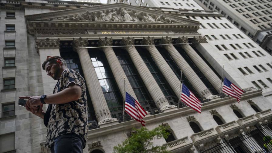 Wall Street abre con fuerte alza tras reporte de inflación