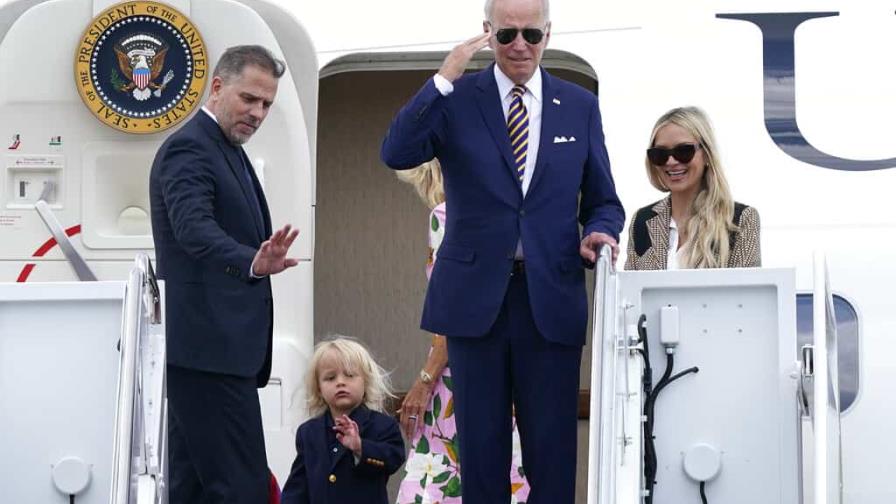 Biden begins summer vacation with family in South Carolina
