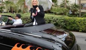 Subastan uno de los autos de Grease con la firma de Olivia Newton-John