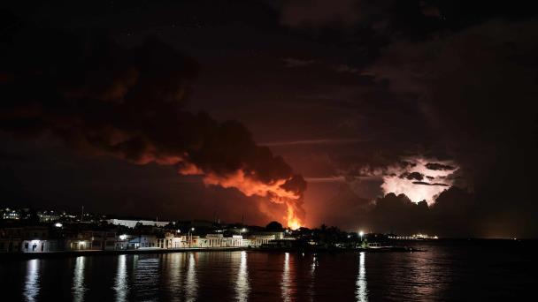 Fotógrafo captó de cerca incendio en Matanzas: “Me dolía cada foto”