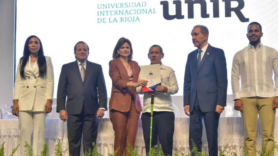 Educación Superior otorga 10 mil becas nacionales e internacionales para maestrías y doctorados