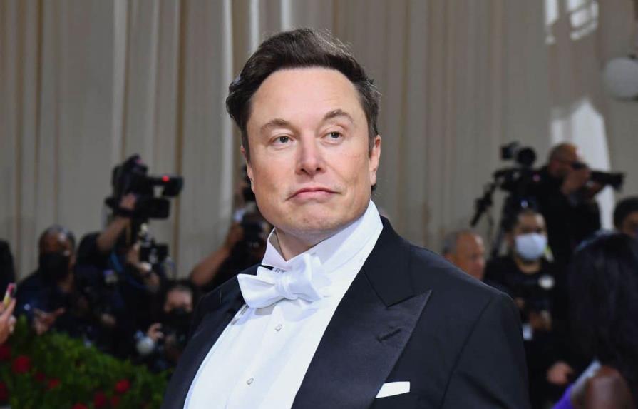 Elon Musk se protege y vende acciones de Tesla por casi siete mil millones de dólares