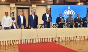 Gobierno y comerciantes firman acuerdo para evitar abuso en precios de los artículos