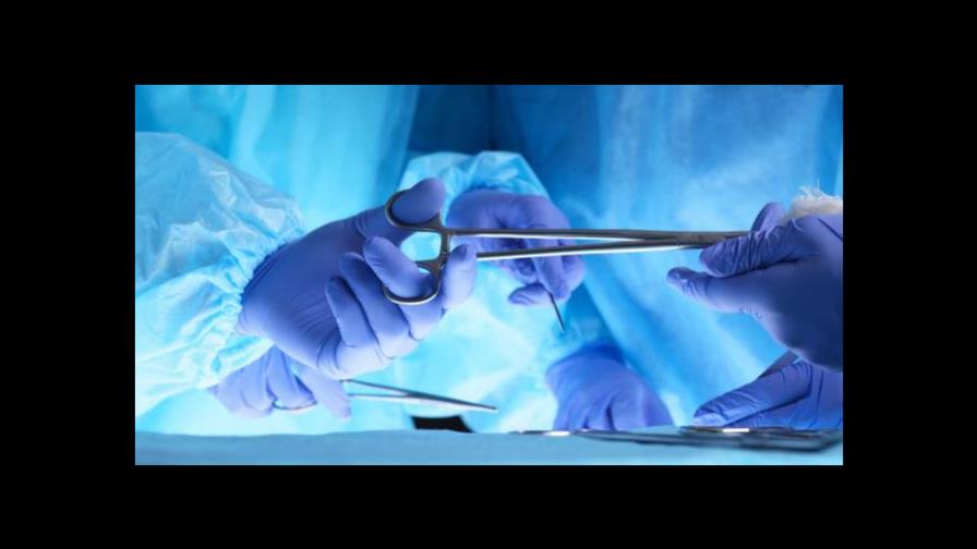 Un tribunal mantiene restricciones en Florida a operaciones de glúteos