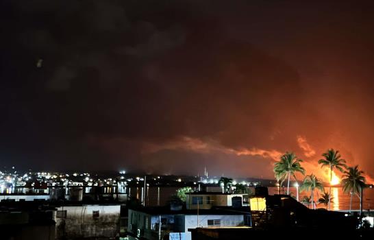 Fotógrafo captó de cerca incendio en Matanzas: “Me dolía cada foto”