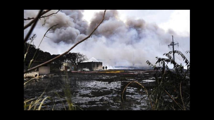 Cuba da por controlado el grave incendio industrial en Matanzas