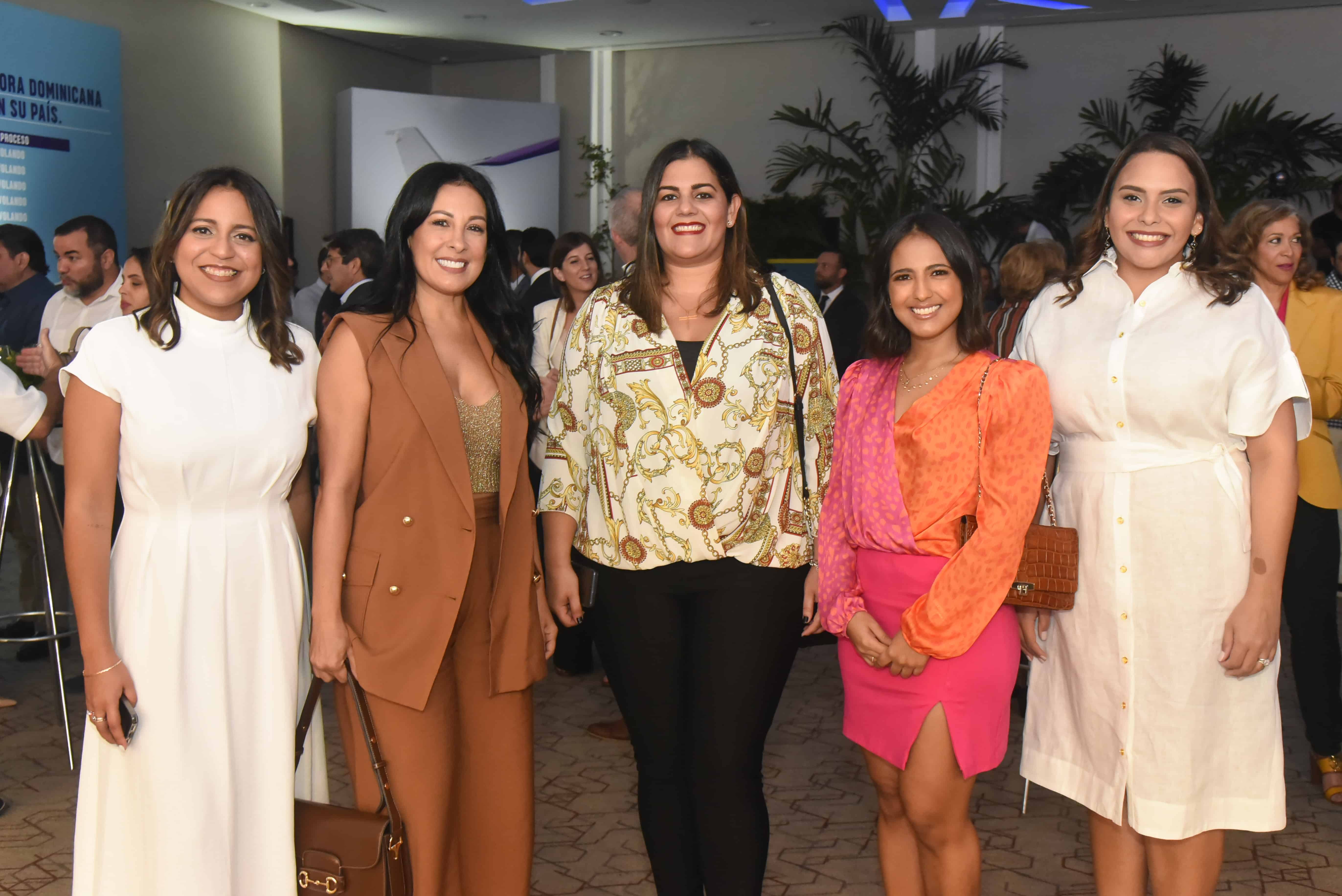 Alexandra Roca, Pura Peña, Ana María Mejía, Paloma de la Cruz y Stephanie de Peña.