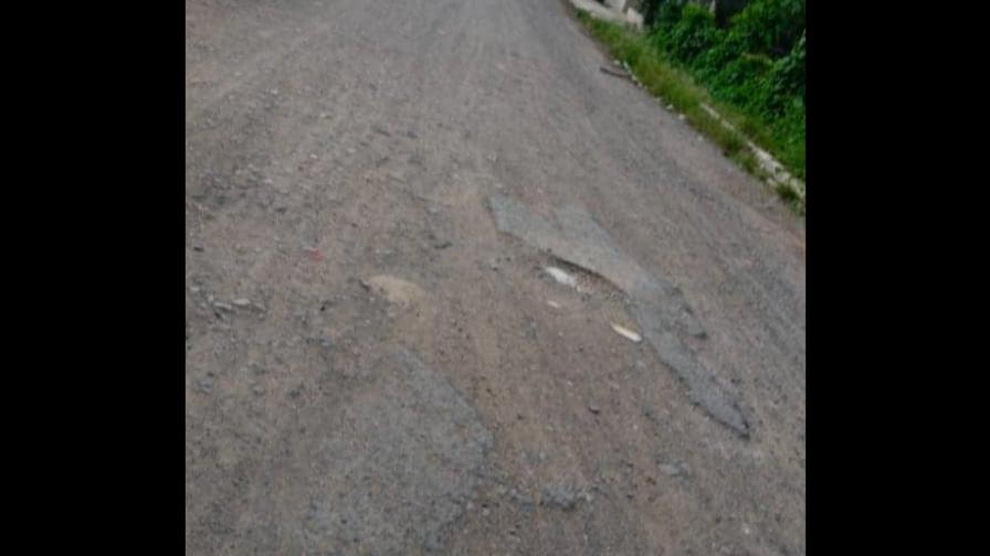 Denuncian incumplimiento de asfaltado en comunidad de Miches