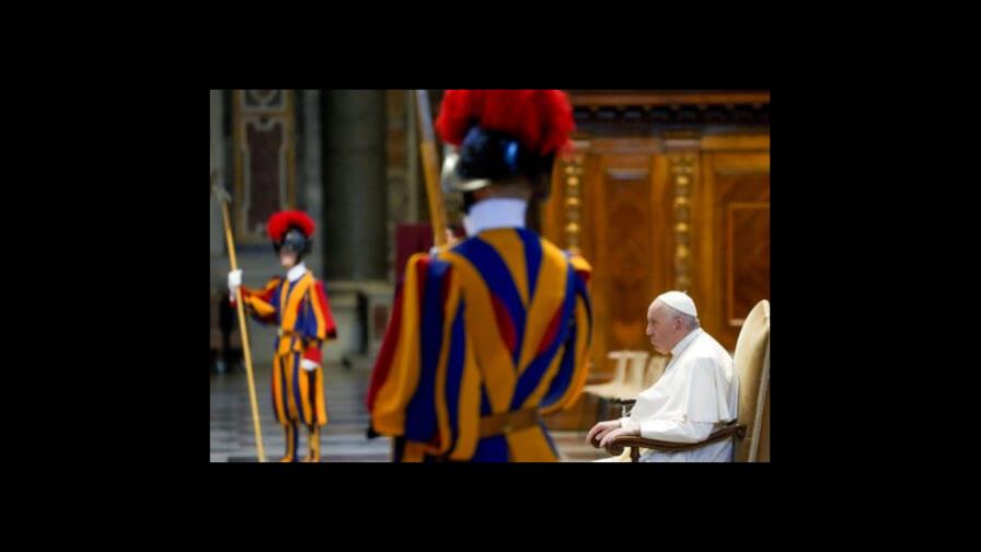 El papa recibe a grupo de personas transgénero El papa recibe a grupo de personas transgénero