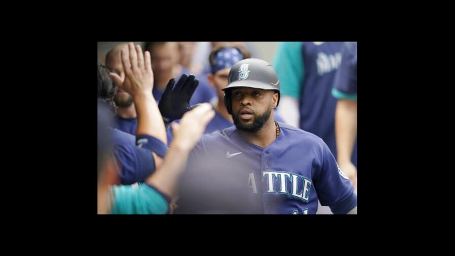 Carlos Santana aporta jonrón a remontada de Marineros ante Yanquis