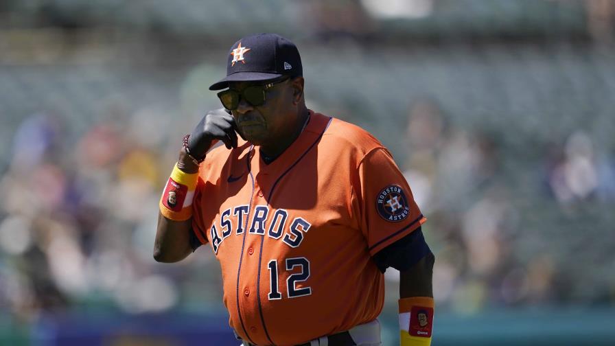 El mánager de Houston regresa tras perderse cinco partidos por COVID-19