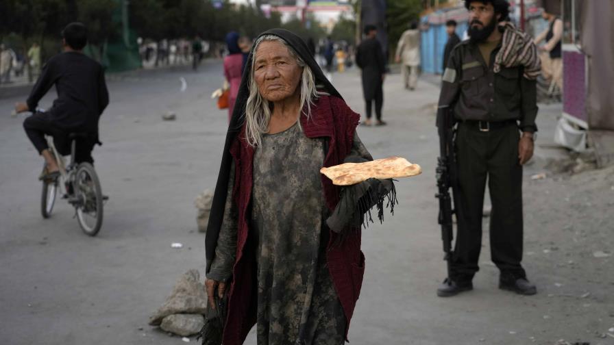 Economistas instan a EEUU a devolver fondos congelados a Afganistán