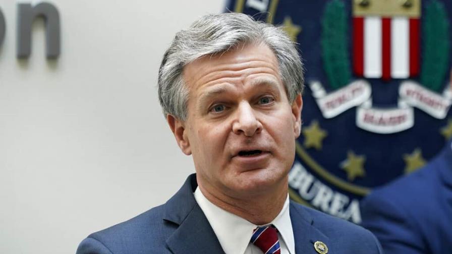 Director del FBI dice estar preocupado por amenazas a los agentes de la ley